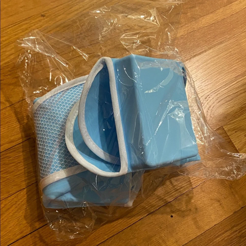 Blue Bathtub Splash Guard with Mesh Pockets for Toddlers